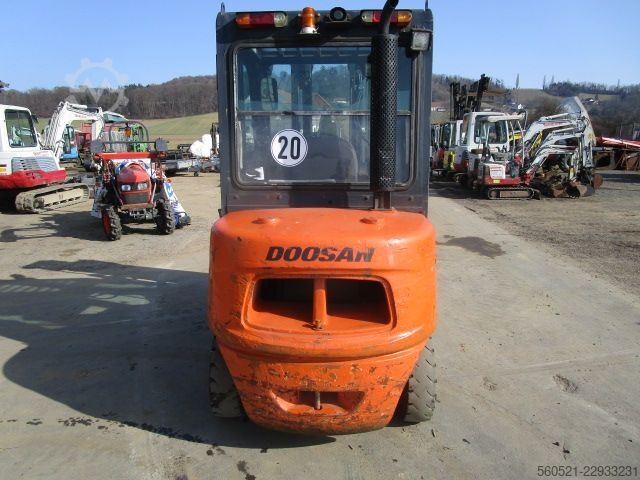 Diesel Forklift Doosan D35C-5 Triplex-FH 4,9m + Seitenschieber