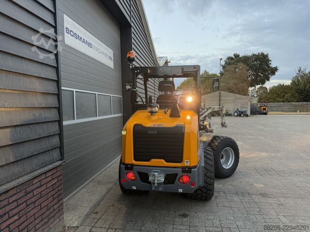 Giant G3500 X-TRA loader NEW GIANT G3500 X-TRA shovel NIEUW