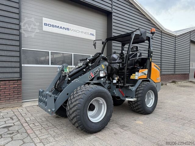 Giant G3500 X-TRA loader NEW GIANT G3500 X-TRA shovel NIEUW