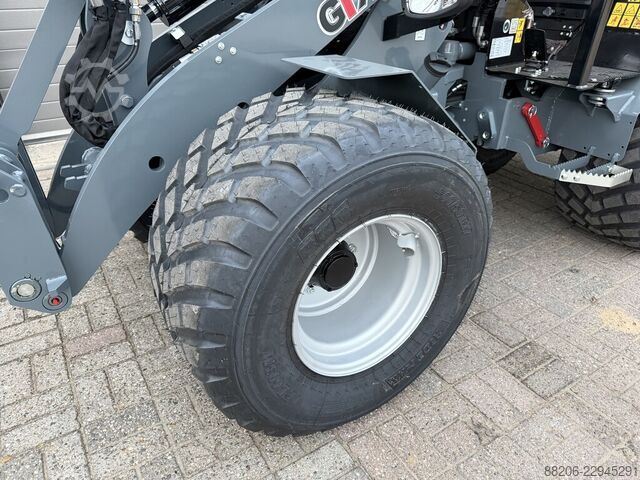 Giant G3500 X-TRA loader NEW GIANT G3500 X-TRA shovel NIEUW
