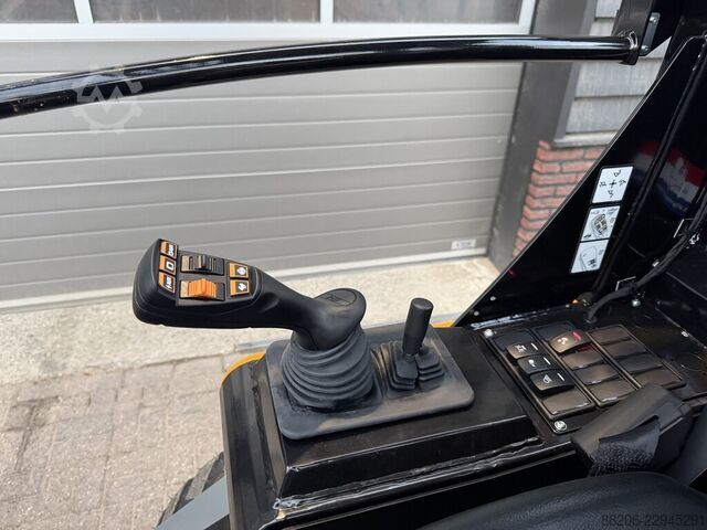 Giant G3500 X-TRA loader NEW GIANT G3500 X-TRA shovel NIEUW