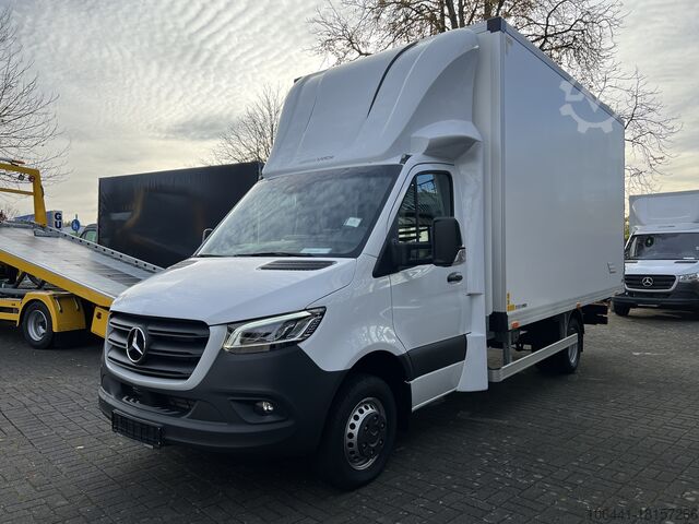 Transporter with suitcase MERCEDES-BENZ Sprinter 519 Möbelkoffer mit Türen