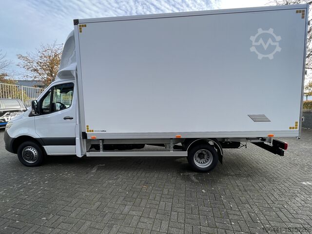 Transporter with suitcase MERCEDES-BENZ Sprinter 519 Möbelkoffer mit Türen