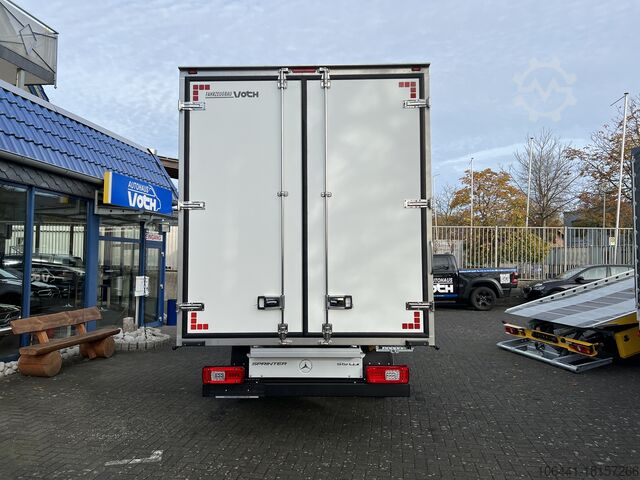 Transporter with suitcase MERCEDES-BENZ Sprinter 519 Möbelkoffer mit Türen