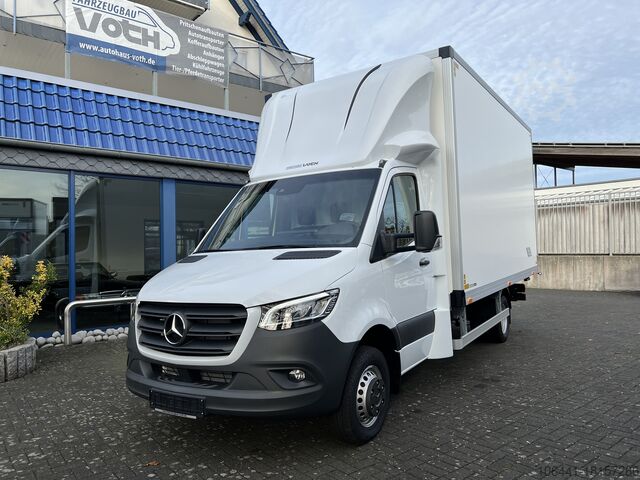 Transporter with suitcase MERCEDES-BENZ Sprinter 519 Möbelkoffer mit Türen