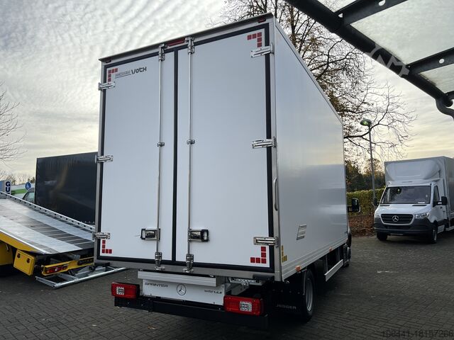 Transporter with suitcase MERCEDES-BENZ Sprinter 519 Möbelkoffer mit Türen