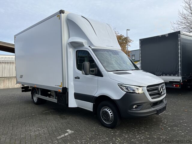 Transporter with suitcase MERCEDES-BENZ Sprinter 519 Möbelkoffer mit Türen