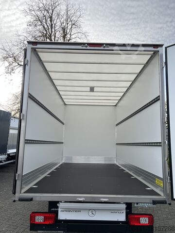 Transporter with suitcase MERCEDES-BENZ Sprinter 519 Möbelkoffer mit Türen