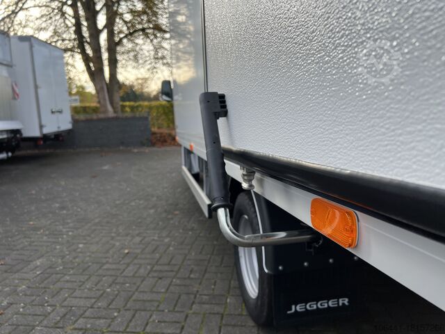 Transporter with suitcase MERCEDES-BENZ Sprinter 519 Möbelkoffer mit Türen