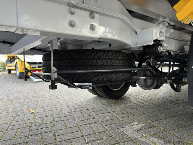 Transporter with suitcase MERCEDES-BENZ Sprinter 519 Möbelkoffer mit Türen