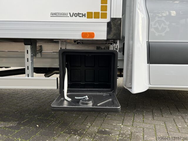 Transporter with suitcase MERCEDES-BENZ Sprinter 519 Möbelkoffer mit Türen