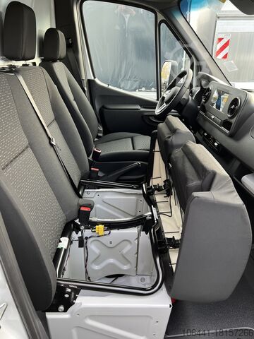 Transporter with suitcase MERCEDES-BENZ Sprinter 519 Möbelkoffer mit Türen