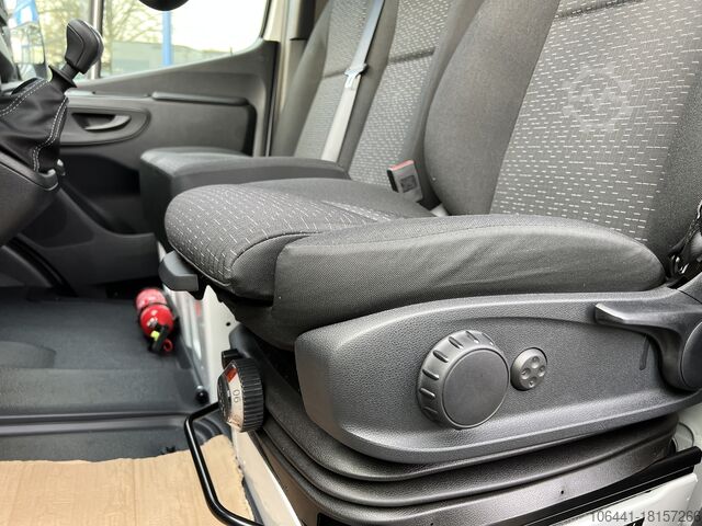 Transporter with suitcase MERCEDES-BENZ Sprinter 519 Möbelkoffer mit Türen