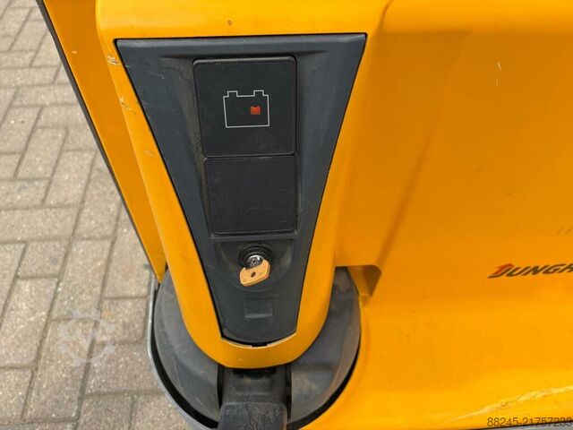 VS-22832 Compact stacker Jungheinrich EMC110 JUNGHEINRICH EMC110