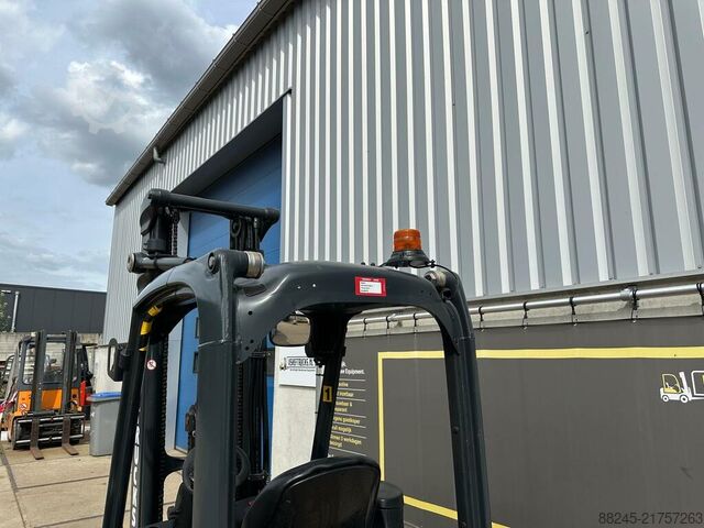 VS-22813 Electric triplex forklift Linde E12 COMPACT LINDE E12