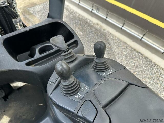 VS-22813 Electric triplex forklift Linde E12 COMPACT LINDE E12