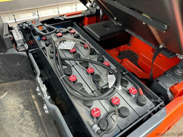 VS-22814 Electric triplex forklift Linde E12 COMPACT LINDE E12