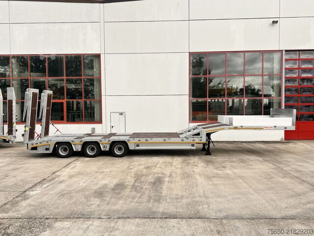 Low loader semitrailer Möslein ST 3  3 Achs Satteltieflader neu