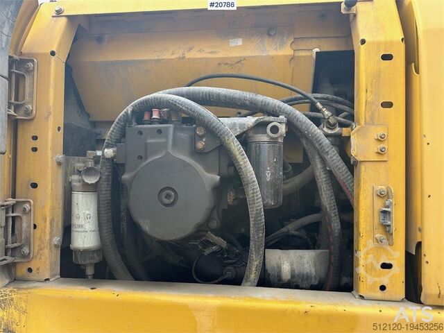 Crawler excavator Komatsu PC210LC-8 sold as repair item (defective hydraulic
