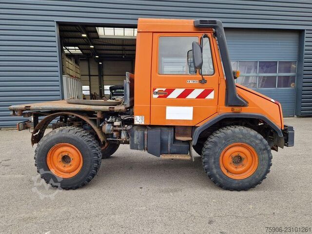 Flatbed truck Mercedes-Benz Unimog