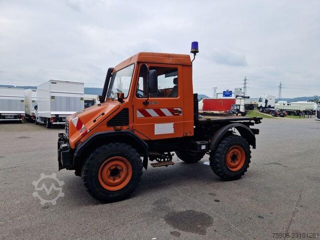 Flatbed truck Mercedes-Benz Unimog