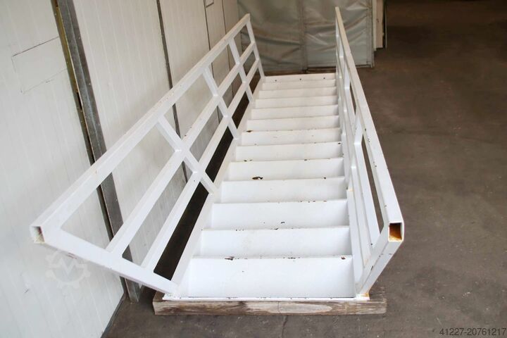 Stahltreppe Stahl 13-stufig  Höhe 2980 mm