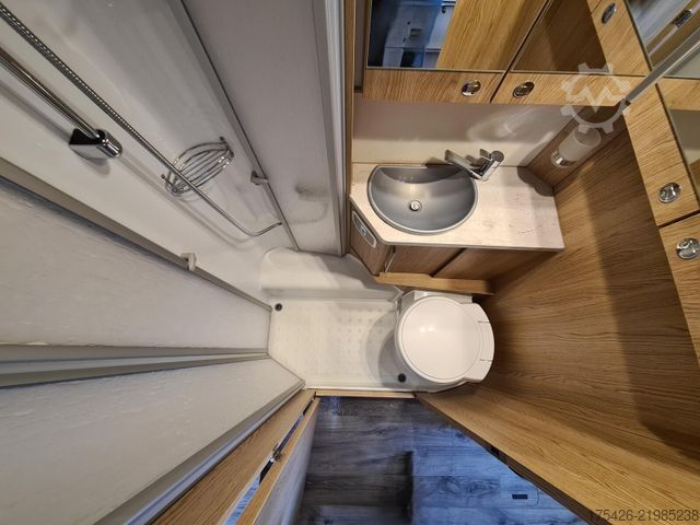 Semi-integrated camper LMC Cruiser 663 G Grey Selection 150 *Solar + WR*