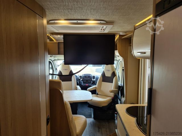 Semi-integrated camper LMC Cruiser 663 G Grey Selection 150 *Solar + WR*