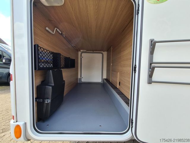 Semi-integrated camper LMC Cruiser 663 G Grey Selection 150 *Solar + WR*