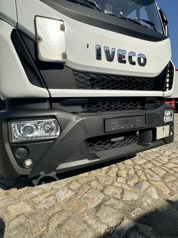 Flatbed truck with tarp iveco 120-250 Eurocargo rechts Schiebeplane LBW