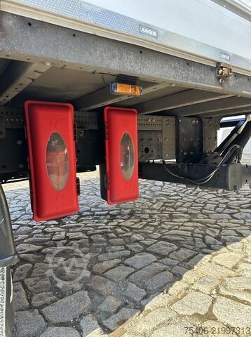Flatbed truck with tarp iveco 120-250 Eurocargo rechts Schiebeplane LBW