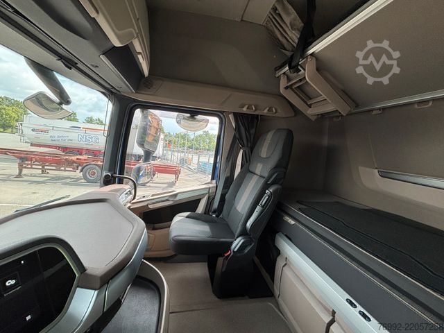Standard tractor unit DAF XG+ 530 Retarder PTO Standklima ACC LED