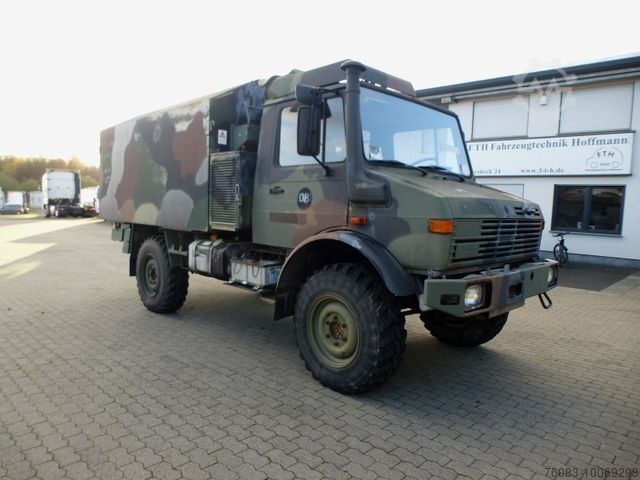 Transporter mit Koffer UNIMOG U 1300 L Funk Koffer