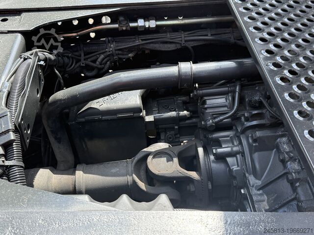 Standard road tractor iveco Stralis 500 ADR