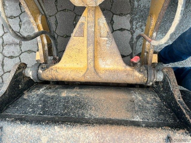 Wheel loader CATERPILLAR 908M