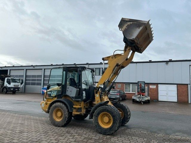 Wheel loader CATERPILLAR 908M