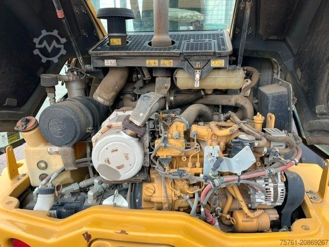 Wheel loader CATERPILLAR 908M