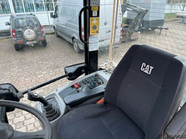 Wheel loader CATERPILLAR 908M