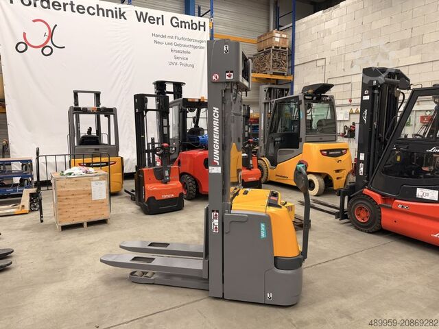 High Lift stacker Jungheinrich EJC 220