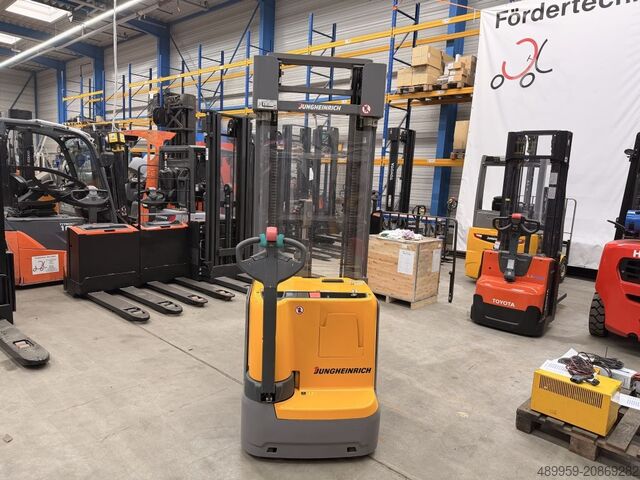 High Lift stacker Jungheinrich EJC 220