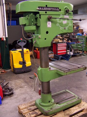 Pillar drill  