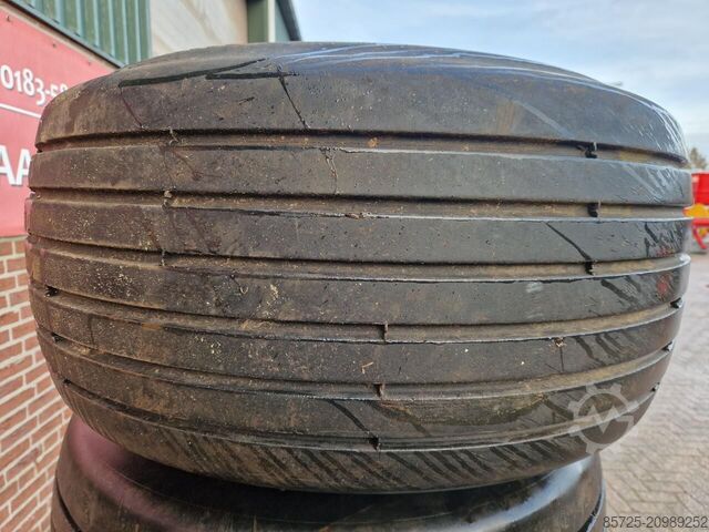 Rad mit Reifen  Banden 15/55/17 - Gebruikt