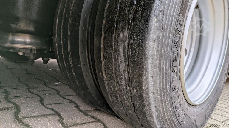 Tieflader-Sattelauflieger Langendorf SATUE 30/31   SATUE 30 - 9,40 m Achsschenkellenkung an der 2. und 3. Achse