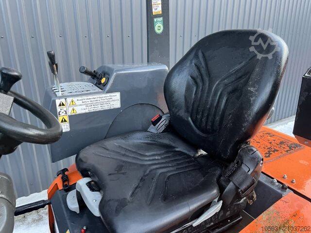 Electric 4-wheel forklift Aisle-Master 20WE