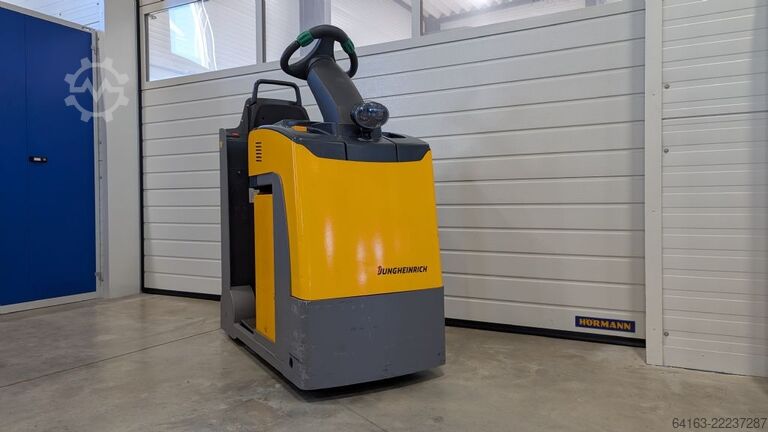 Schlepper Jungheinrich EZS 130
