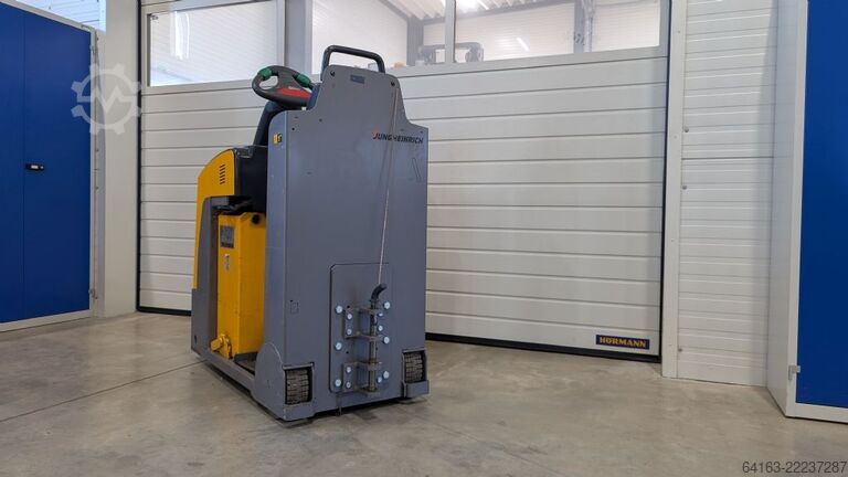 Schlepper Jungheinrich EZS 130