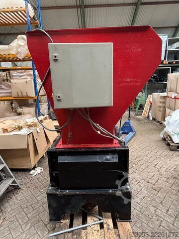 Wood shredder Untha RS 30 4S