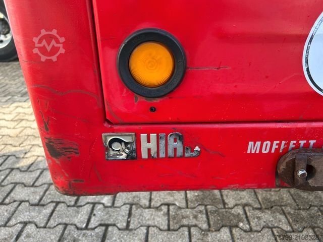 LKW mit Pritsche & Plane MERCEDES-BENZ 1829 Axor mit HIAB Mitnahmestapler