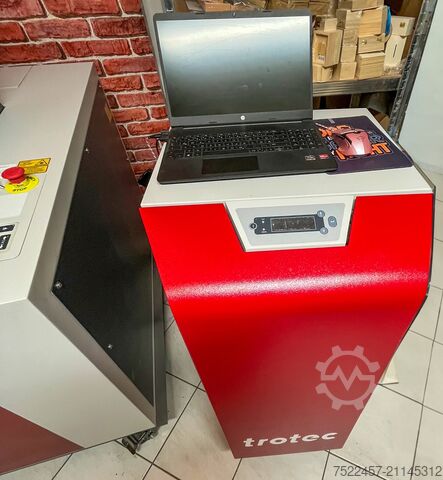 Graviermaschine trotec Q400 und Absaugung Atmos Duo Plus 230