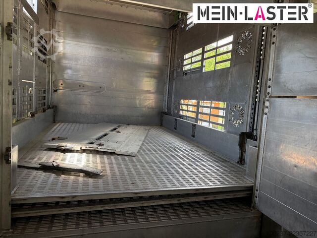 Livestock semitrailer Finkl 3 + 4 Stock/ Hubdach / Rampe / Tränke/Funk